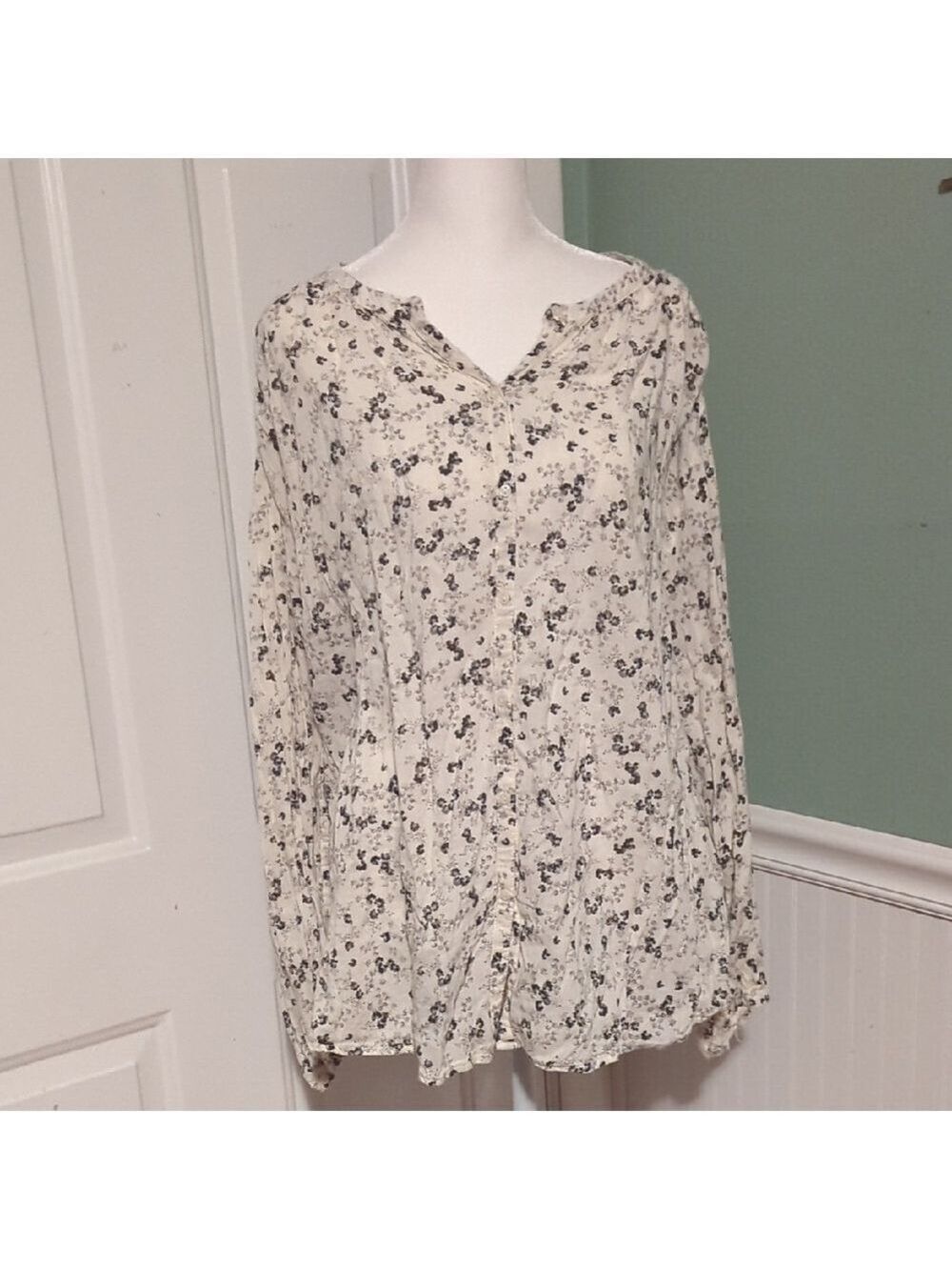 Old Navy Floral V Neck Button Down Top Extra Large Spring Summer Cruise